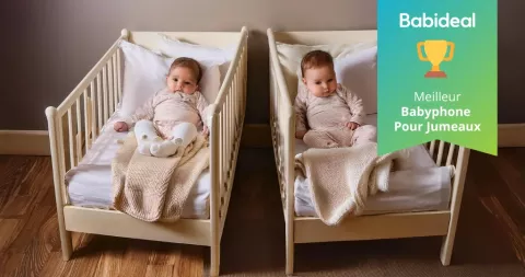 Chambre de bébé avec des jumeaux est un Babyphone
